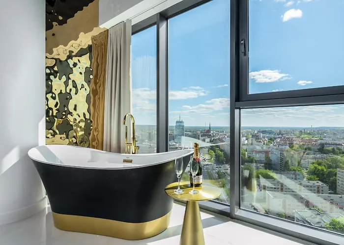 Апартаменты Goldstar Apartament- Wanna Z Widokiem, 19 Pietro, Hanza Tower